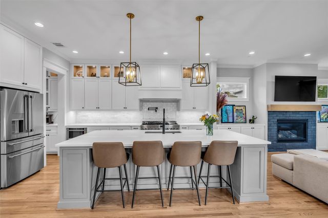 800 Walton Street, Houston, TX 77009