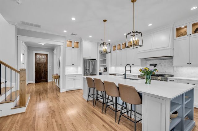 800 Walton Street, Houston, TX 77009