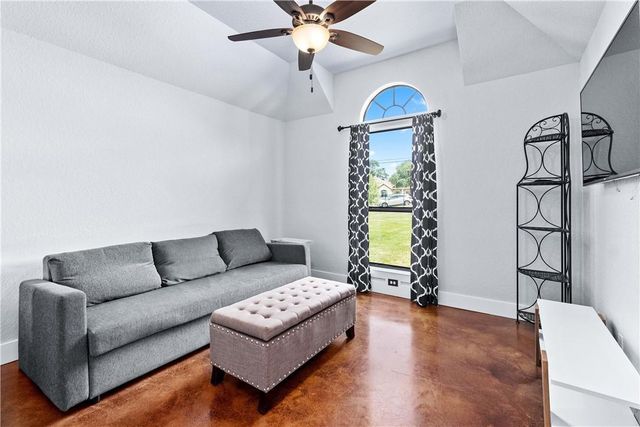 509 Kaanapali LN, Bastrop, TX 78602