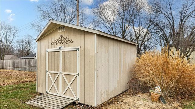 315 N Woodson Drive, Raymore, MO 64083