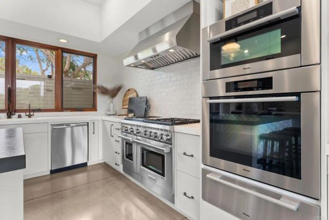 1866 Sheridan Road, Encinitas, CA 92024