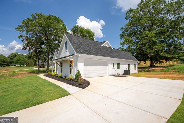 135 Oak Terrace Drive, Baldwin, GA 30511