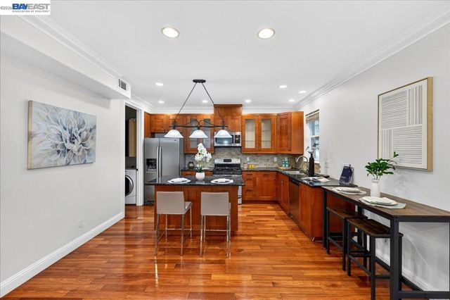 725 W Hacienda AVE, Campbell, CA 95008