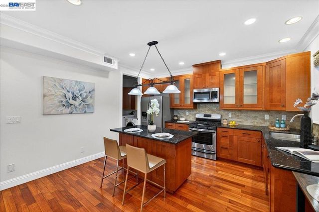 725 W Hacienda AVE, Campbell, CA 95008