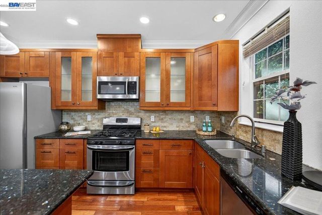 725 W Hacienda AVE, Campbell, CA 95008