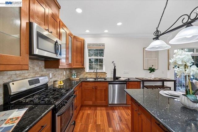 725 W Hacienda AVE, Campbell, CA 95008