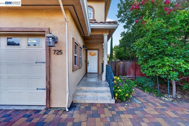 725 W Hacienda AVE, Campbell, CA 95008