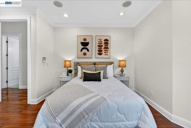 725 W Hacienda AVE, Campbell, CA 95008