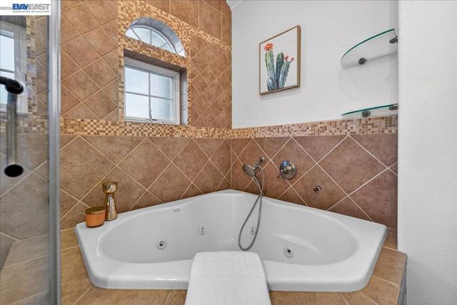 725 W Hacienda AVE, Campbell, CA 95008