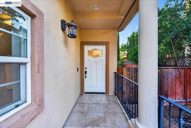 725 W Hacienda AVE, Campbell, CA 95008