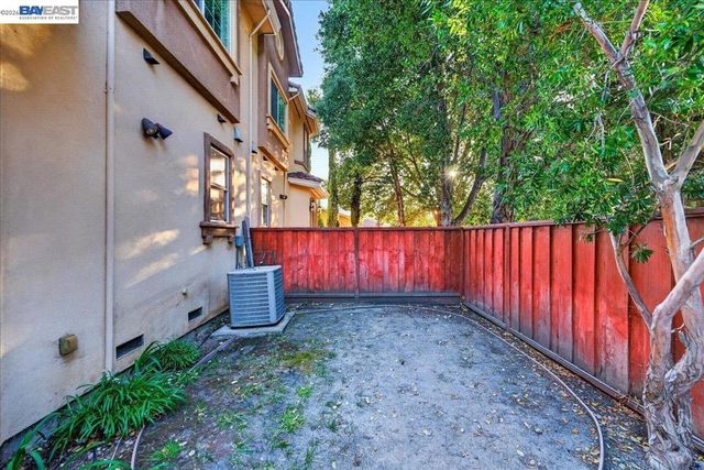 725 W Hacienda AVE, Campbell, CA 95008