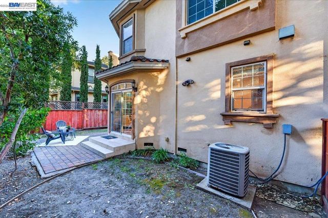 725 W Hacienda AVE, Campbell, CA 95008