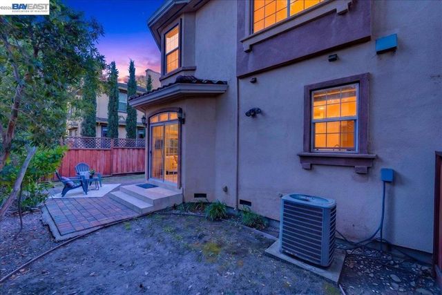725 W Hacienda AVE, Campbell, CA 95008