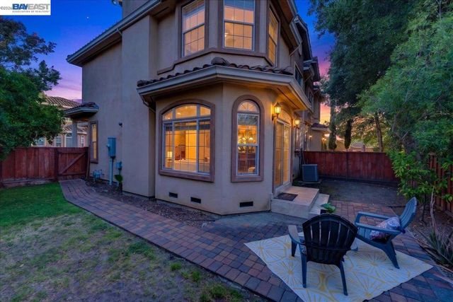 725 W Hacienda AVE, Campbell, CA 95008