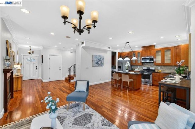 725 W Hacienda AVE, Campbell, CA 95008