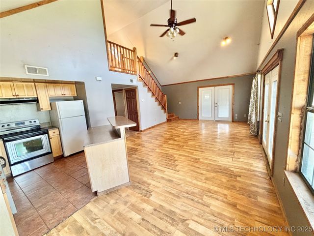 605 W Iowa Street, Whitefield, OK 74472