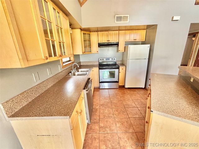 605 W Iowa Street, Whitefield, OK 74472