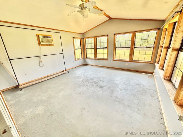 605 W Iowa Street, Whitefield, OK 74472