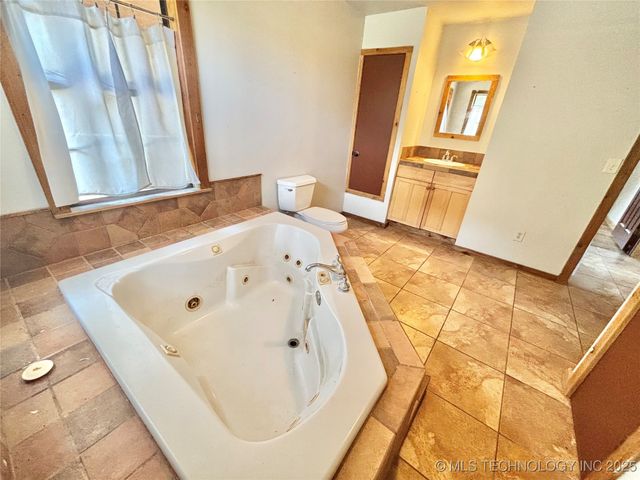 605 W Iowa Street, Whitefield, OK 74472