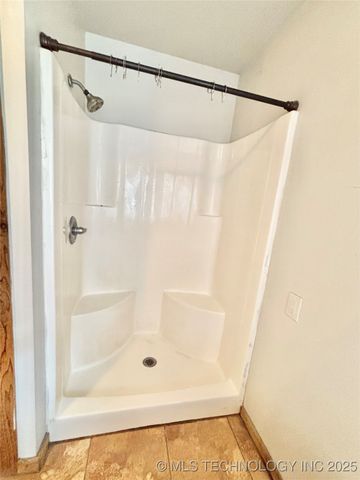 605 W Iowa Street, Whitefield, OK 74472