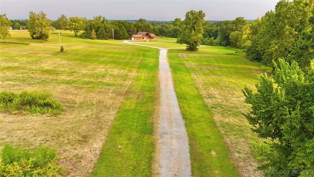 605 W Iowa Street, Whitefield, OK 74472