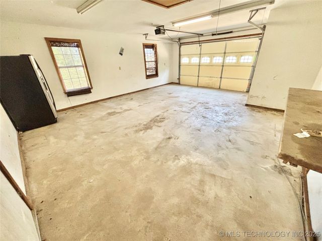 605 W Iowa Street, Whitefield, OK 74472