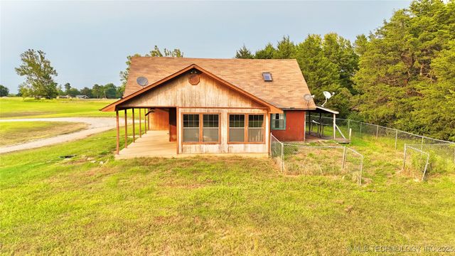 605 W Iowa Street, Whitefield, OK 74472