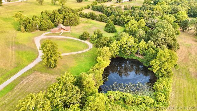 605 W Iowa Street, Whitefield, OK 74472