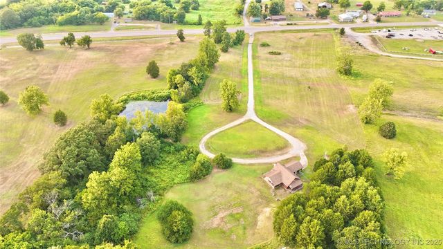 605 W Iowa Street, Whitefield, OK 74472