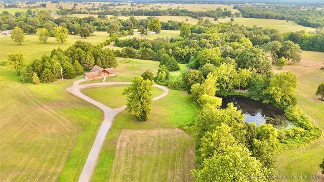 605 W Iowa Street, Whitefield, OK 74472