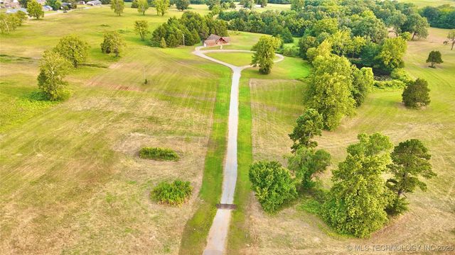 605 W Iowa Street, Whitefield, OK 74472