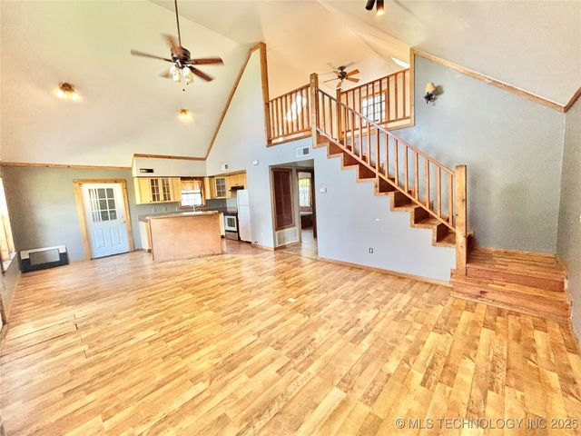 605 W Iowa Street, Whitefield, OK 74472