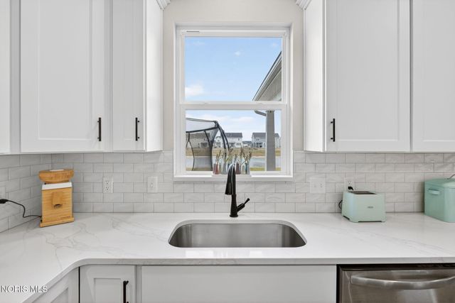 151 Valley Hall Drive, Perrysburg, OH 43551