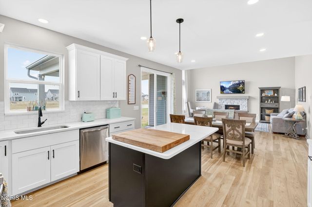 151 Valley Hall Drive, Perrysburg, OH 43551