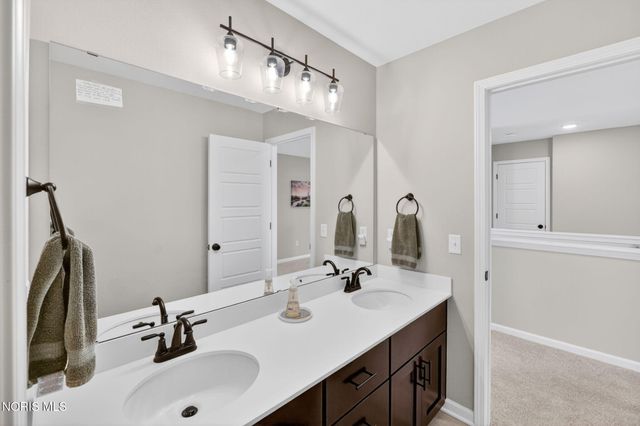 151 Valley Hall Drive, Perrysburg, OH 43551