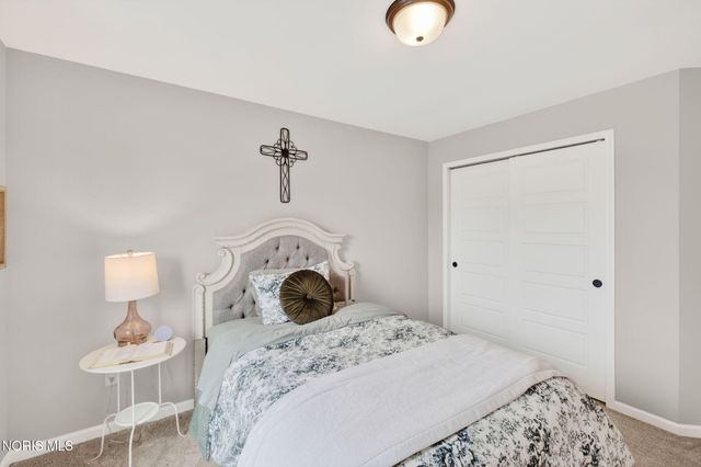 151 Valley Hall Drive, Perrysburg, OH 43551