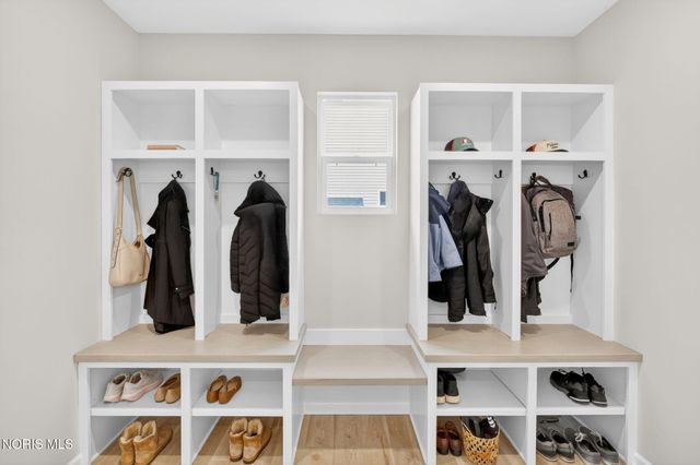 151 Valley Hall Drive, Perrysburg, OH 43551