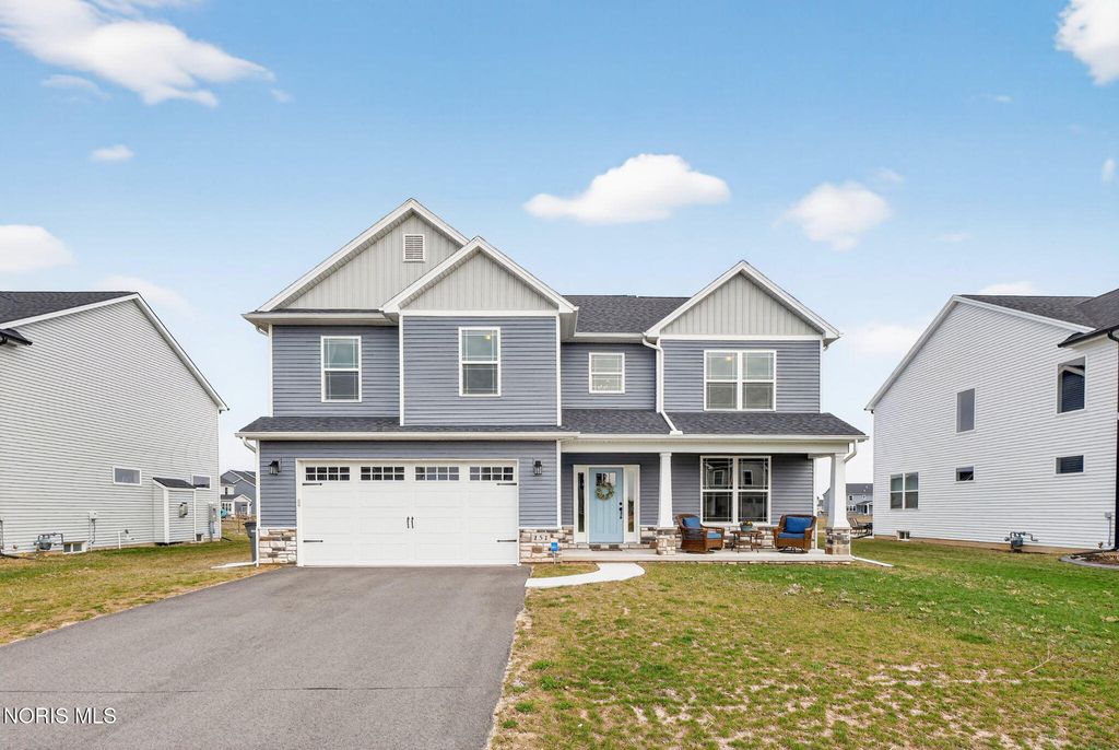 151 Valley Hall Drive, Perrysburg, OH 43551