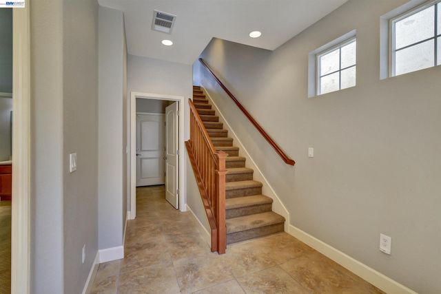 538 Selby Ln, Livermore, CA 94551