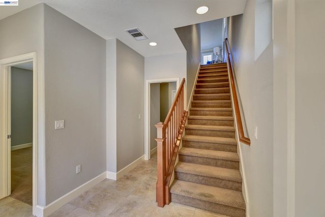 538 Selby Ln, Livermore, CA 94551