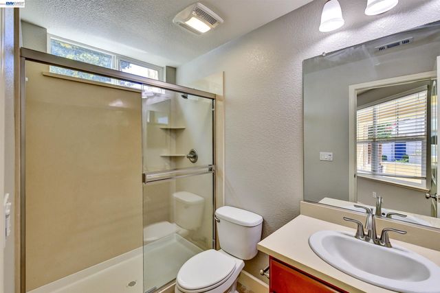 538 Selby Ln, Livermore, CA 94551