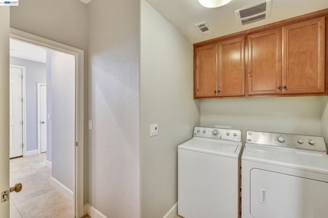 538 Selby Ln, Livermore, CA 94551