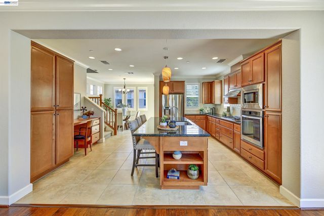 538 Selby Ln, Livermore, CA 94551