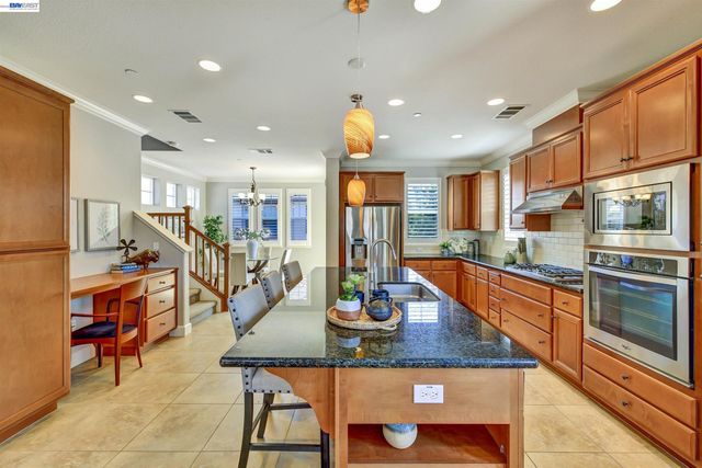 538 Selby Ln, Livermore, CA 94551