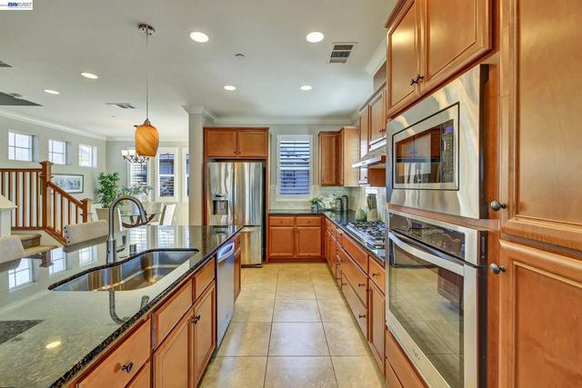 538 Selby Ln, Livermore, CA 94551