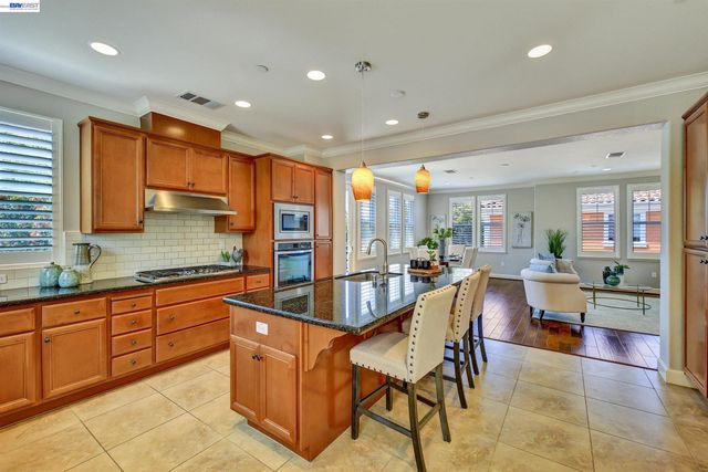 538 Selby Ln, Livermore, CA 94551