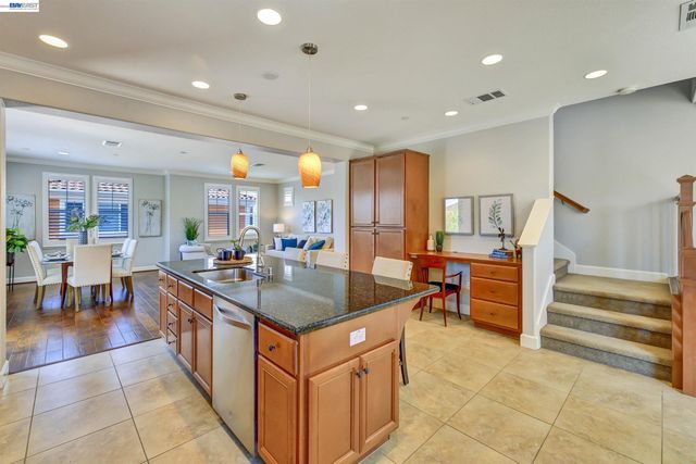 538 Selby Ln, Livermore, CA 94551