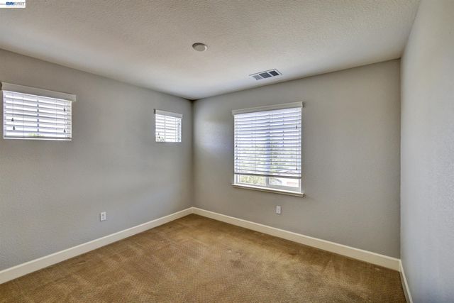 538 Selby Ln, Livermore, CA 94551