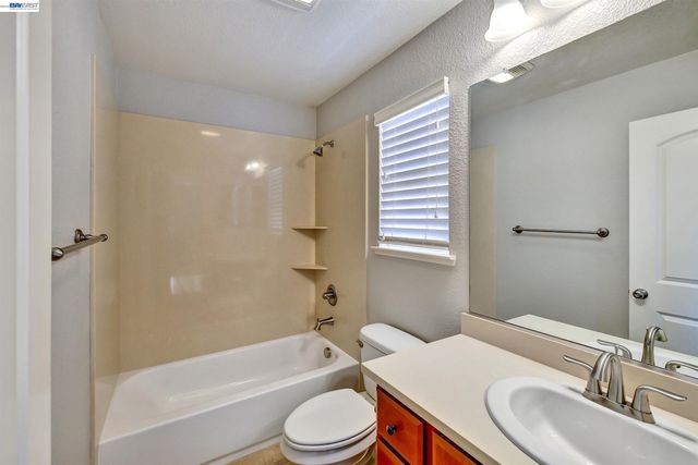 538 Selby Ln, Livermore, CA 94551