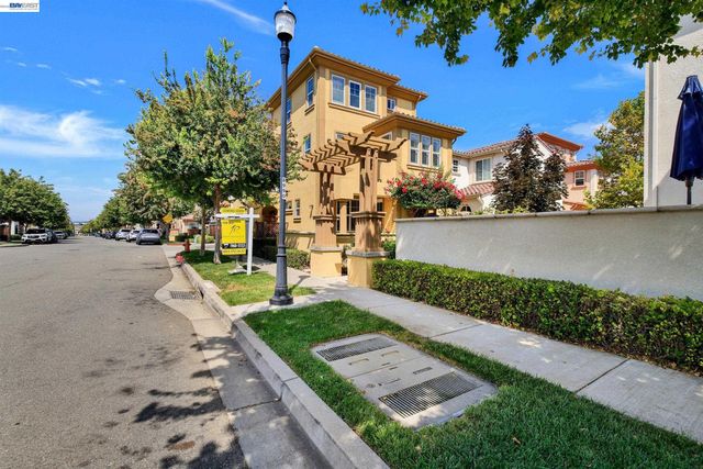 538 Selby Ln, Livermore, CA 94551